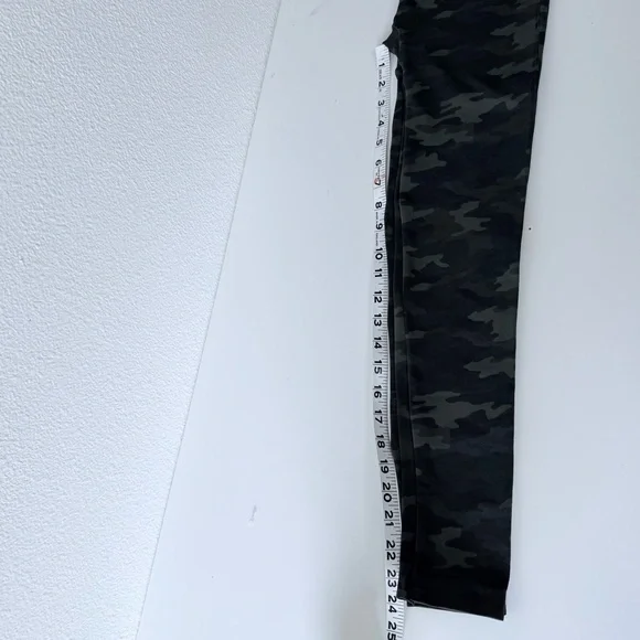 NWT Spanx Green Camo Leggings/Tights/Shapewear Ladies Size Medium (6/8) - Picture 14 of 14